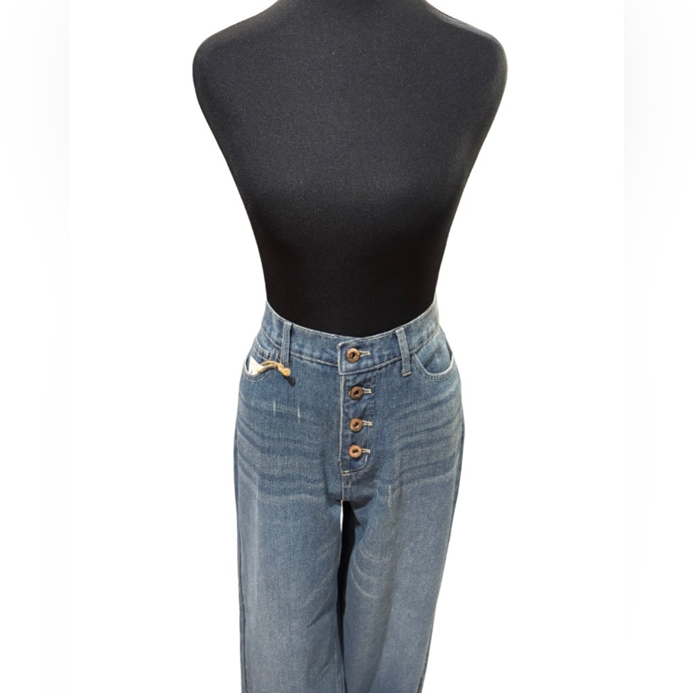 NWT - Button Up Blue Capri Jeans - Women's Large